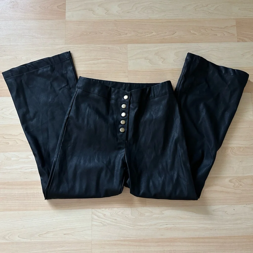Olivaceous Lulu’s Faux Leather Flared Pants - Size Medium - Picture 4 of 9